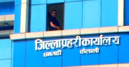 पुलिसले मोबाइल चोरे