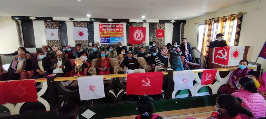 काँग्रेस, माओवादी र समाजवादी त्यागेर डोटी मा ७७ जना एमाले पार्टीमा प्रवेश