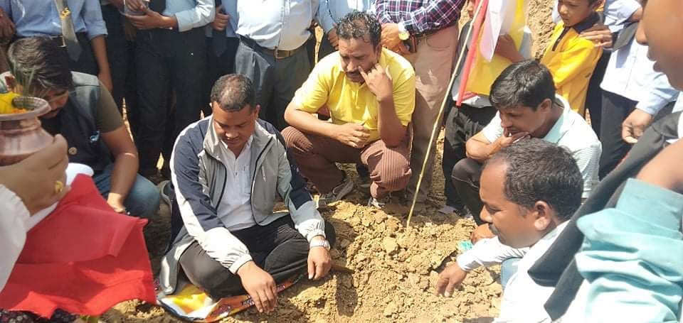 बर्दगोरिया ६, महुन्याल माद्यामिक विद्यालयको चारकोठे पक्की भवनको शिलान्यास