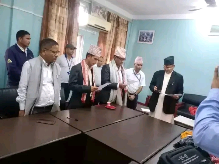 मोहन्यालका नवनिर्वाचित अध्यक्ष उपाध्याय र गाैरीगंगाका नगरप्रमुख कडेलले लिए सपथ