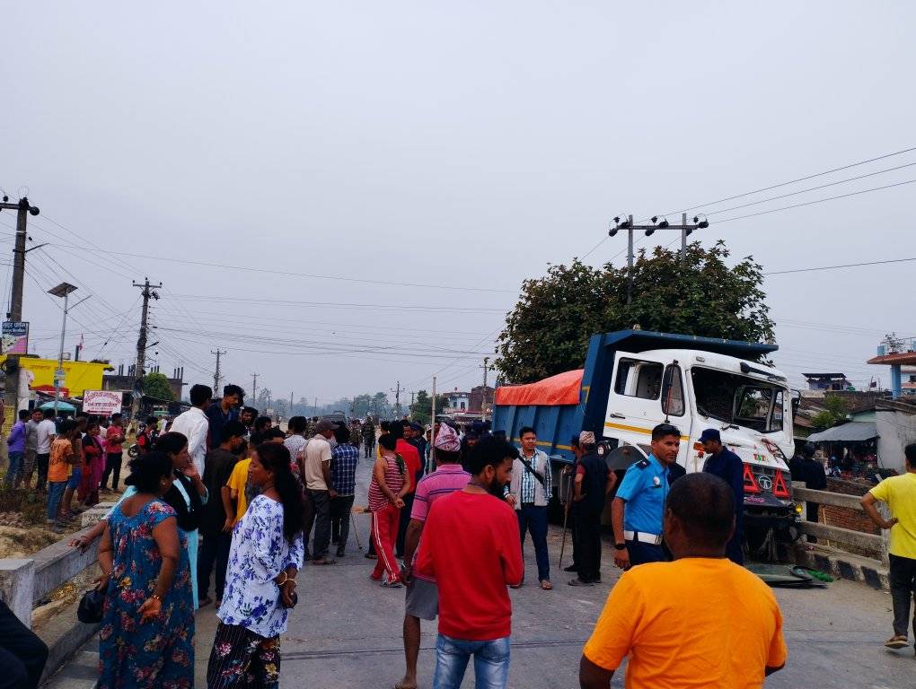 बर्दगोरिया ,४ मा  टिपरको ठक्करबाट एकजना गम्भीर घाइते