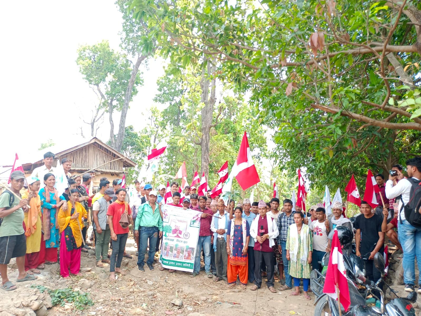 मोहन्याल १,मा काङ्ग्रेसको घरदैलो तिब्र,तपाईं ढुक्क भयर मलाई भोट दिनुस,मैलेजिते भ्रष्टाचार मुक्त वडा बनाउछु- बुढा