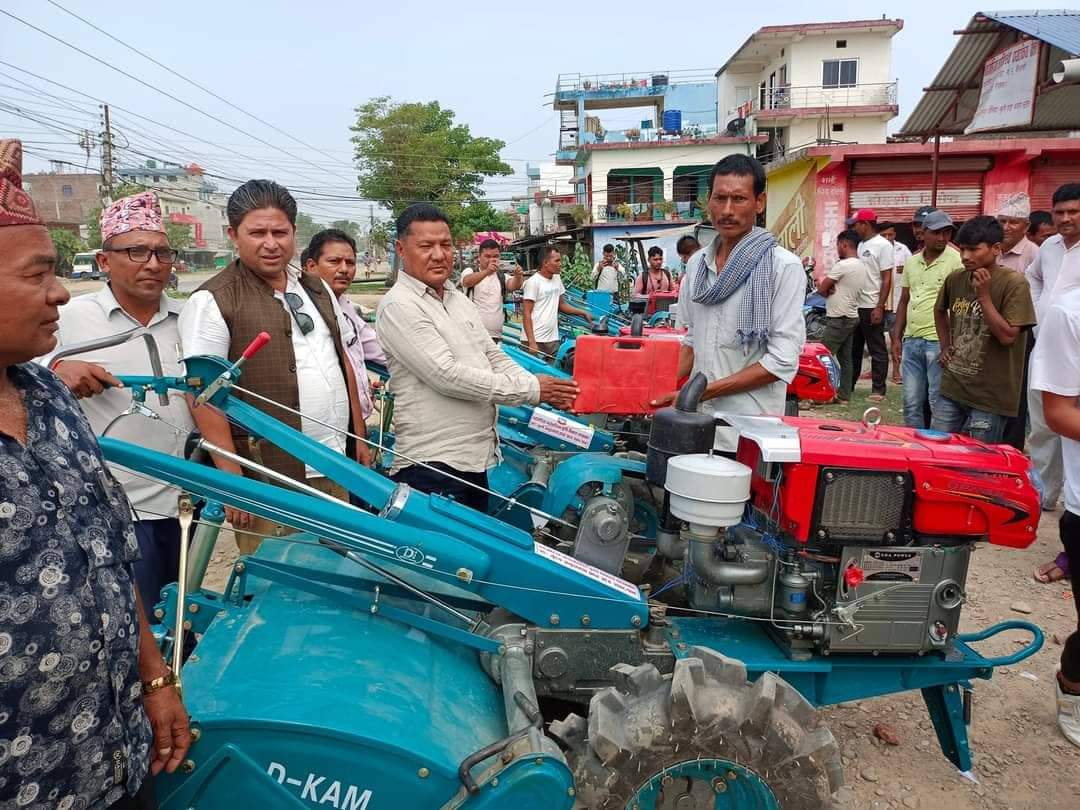 बर्दगोरिया गाउँपालिका कृषि शाखा द्रारा कृषकलाई ११ पावर टिलर वितरण