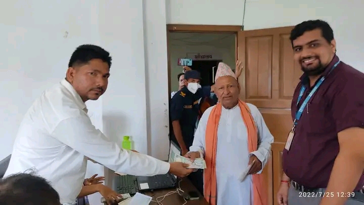 लम्कीचुहा नगरपालिका वडा नं २ मा सामाजिक सुरक्षा भत्ता वडाबाटै वितरण