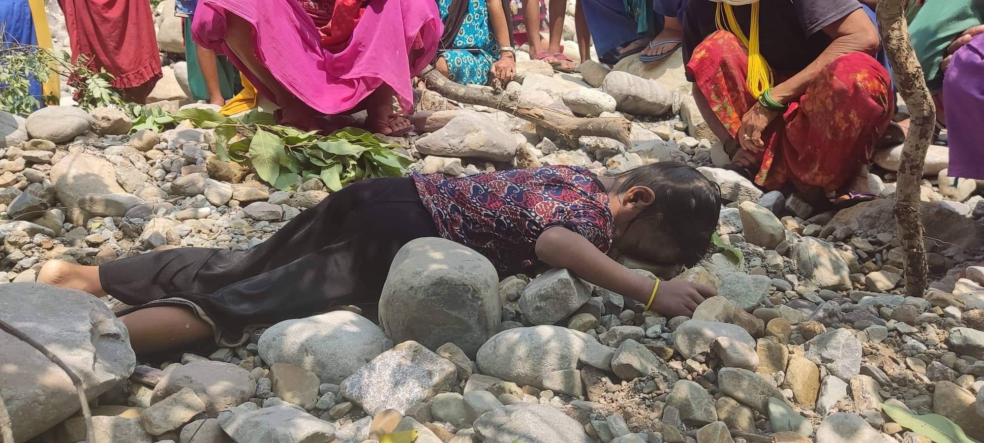 मोहन्यालमा १ चायाभावरमा एक बालिकाको शव फेला