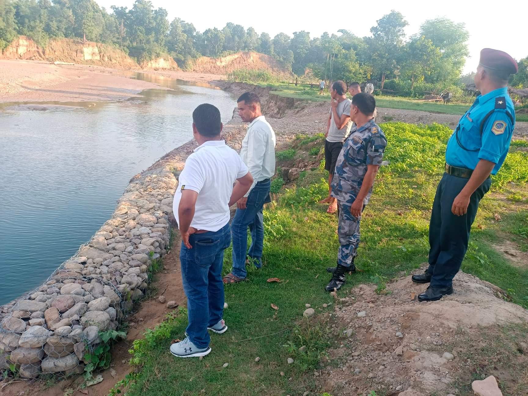 गाउँपालिका अध्यक्ष कुँवरले गरे नदि कटान क्षेत्रको स्थलगत अवलोकन