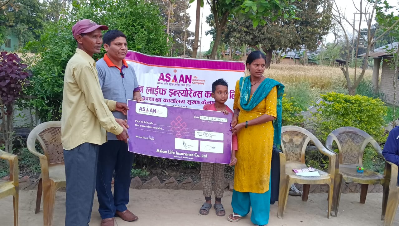एशियन लाइफ इन्स्योरेन्सद्वारा बिमा राहत बापत पढाईखर्च हस्तान्तरण