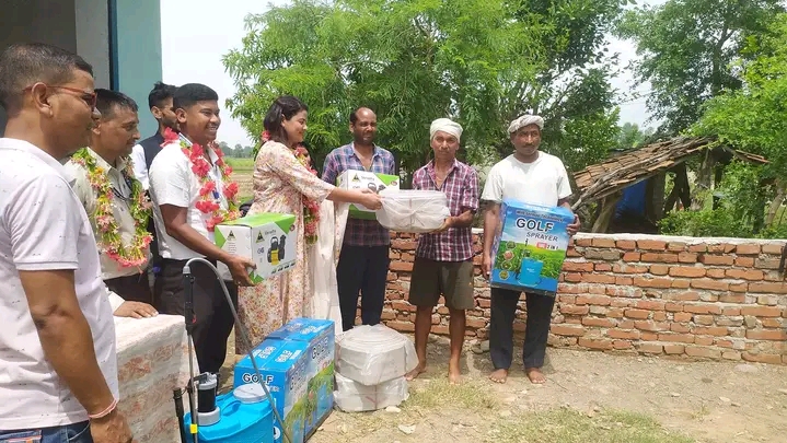 लम्किचुहा ६ का किसानलाई५०% अनुदानमा कृषि सामाग्री वितरण