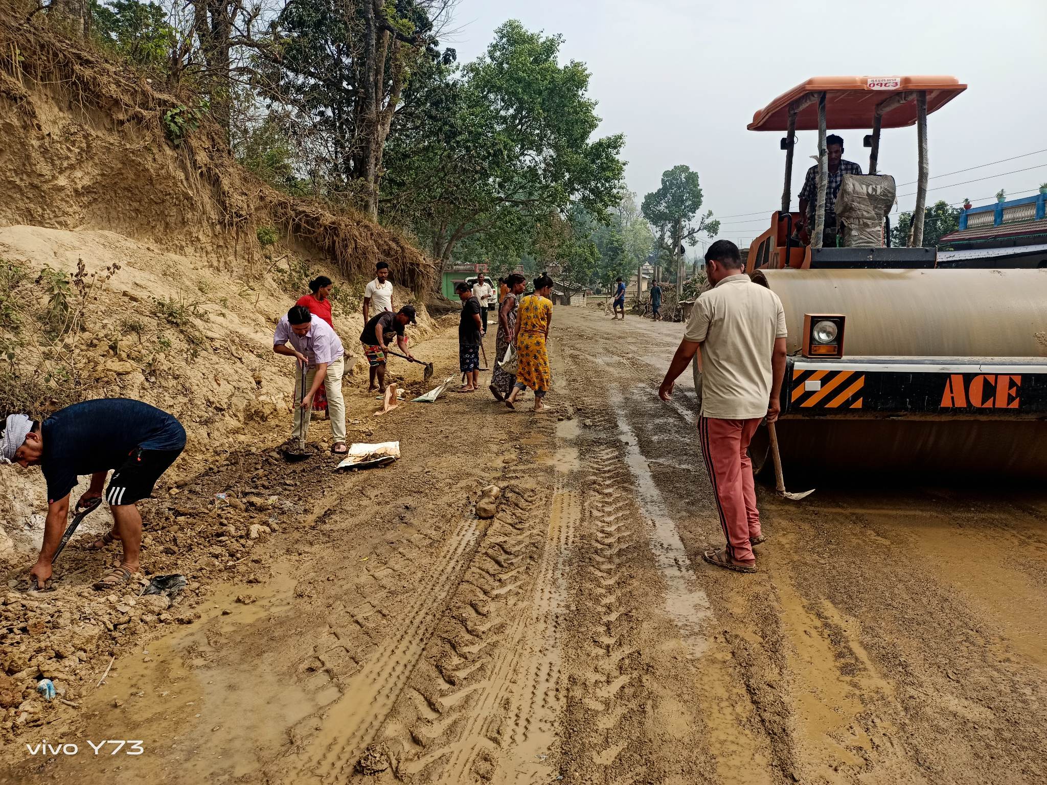 बर्दगोरिया ४ का स्थानिय जुटे श्रमदानमा