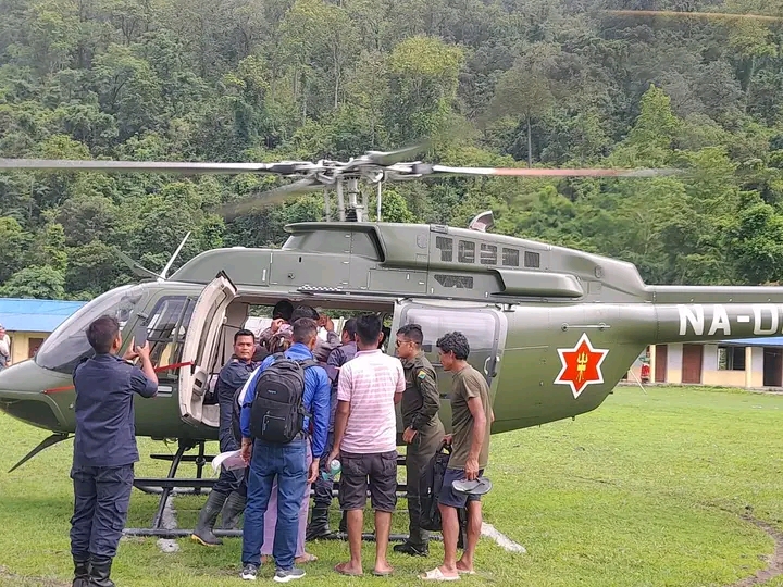 मोहन्यालकी एक सुत्केरी महिलाको हेलिकप्टर मार्फत उद्दार