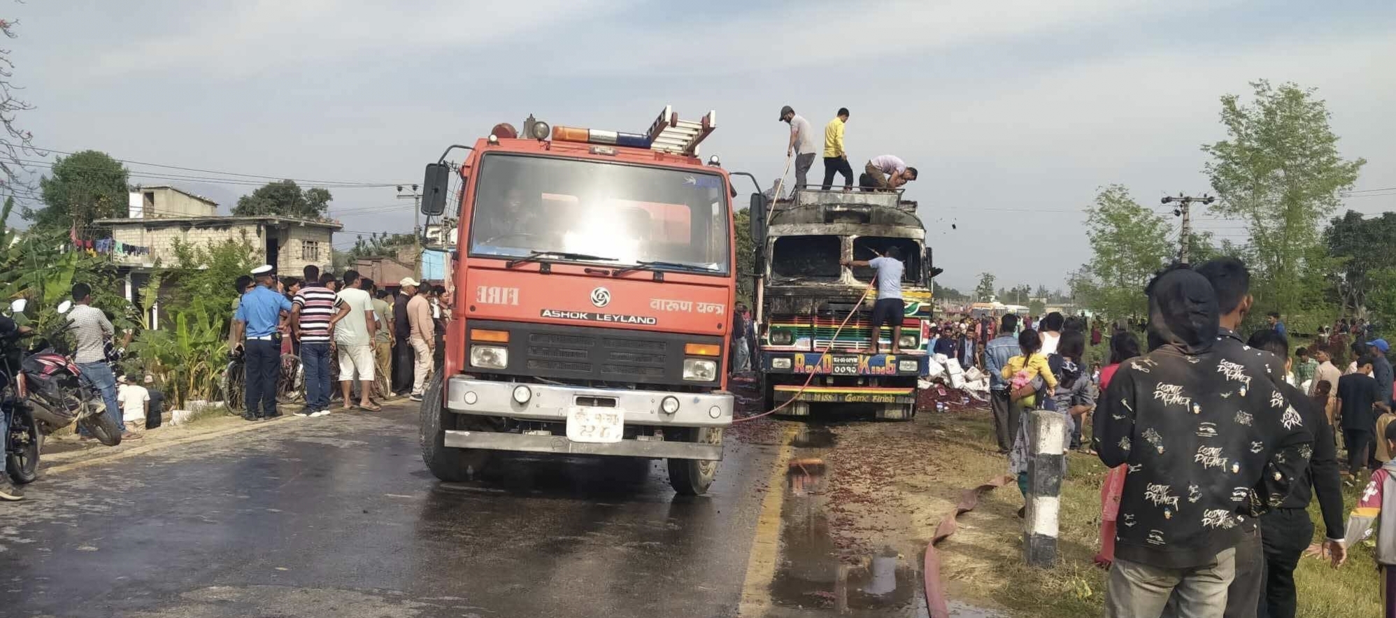 बर्दगोरियामा ट्रकमा आगलागी
