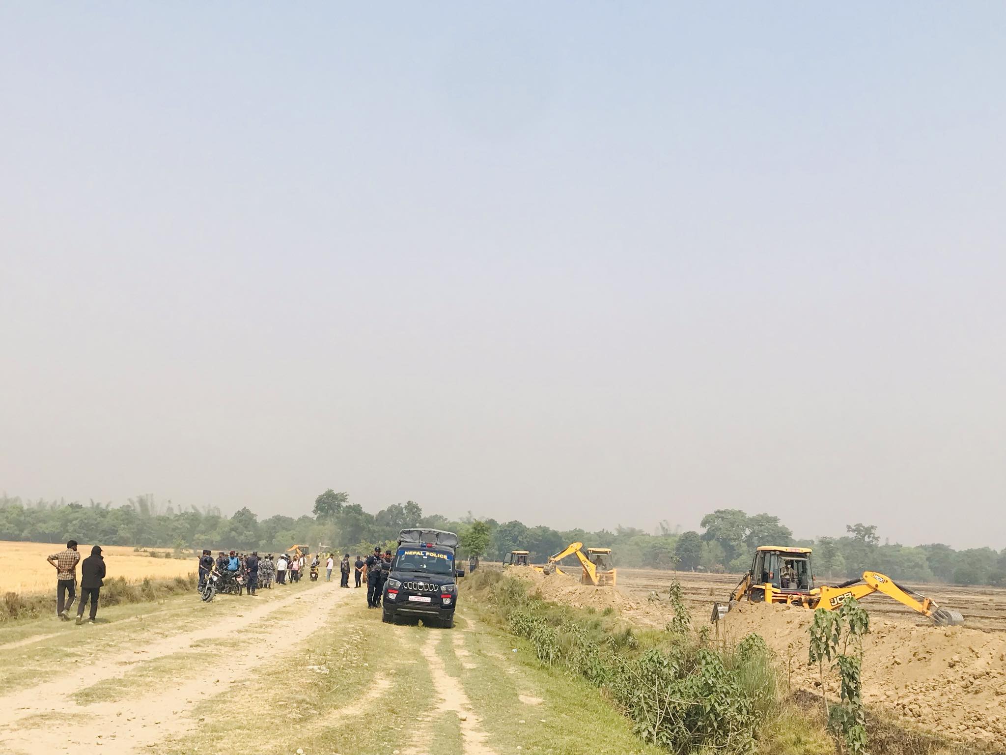 बाढी पश्चातको अतिक्रमणले बिलाएको पुरैना तालको पुर्न स्थापना गरिदै