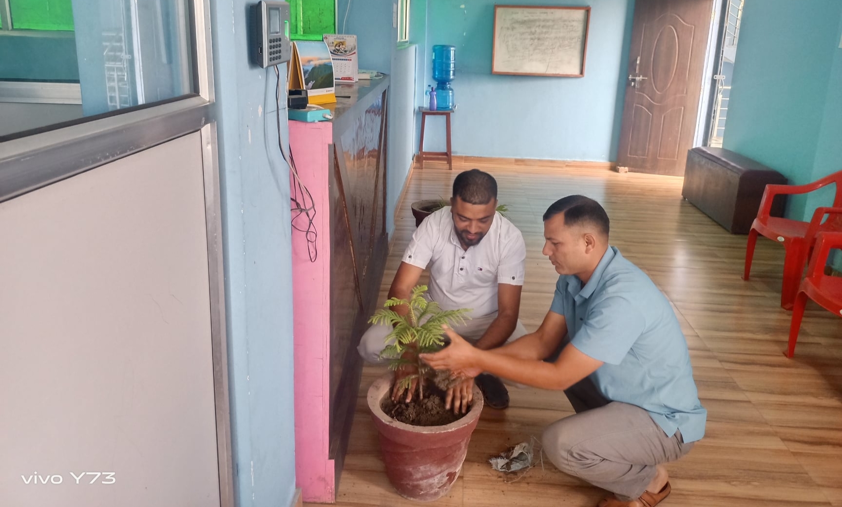 नेपाल लाईफ इन्स्योरेन्स लम्की उपशाखाले मनायो बिरुवा रोप्दै २३ औं वार्षिकोत्सव  