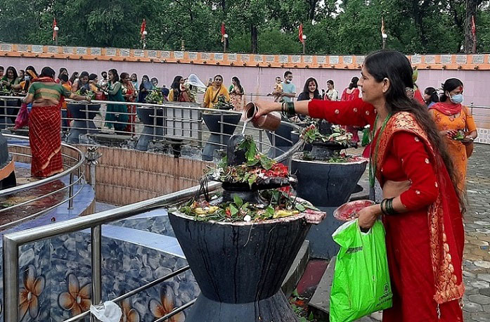 आज साउनको अन्तिम सोमबार, देशभरका शिवालयमा दर्शनार्थीको घुइँचो