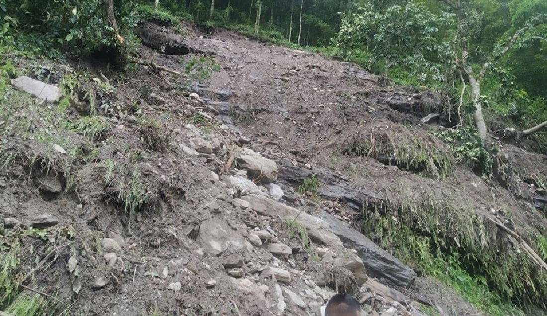 धनकुटामा पहिरोले घर पुर्दा आमाछोरीको मृत्यु