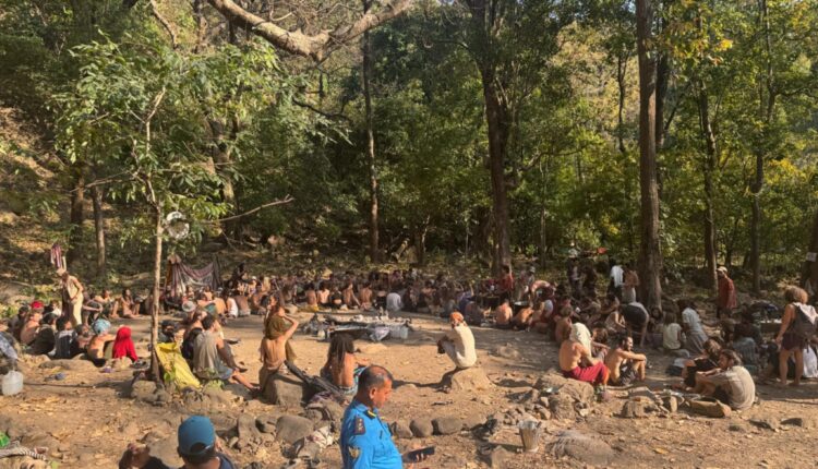 कैलालीको सिमली वनमा विदेशीको जमघट,२४ घण्टाभित्र ठाउँ छाड्न सीडीओको निर्देशन