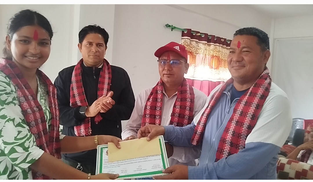एसईईमा उत्कृष्ट नतिजा ल्याउने विद्यार्थीलाई छात्रवृत्ति प्रदान