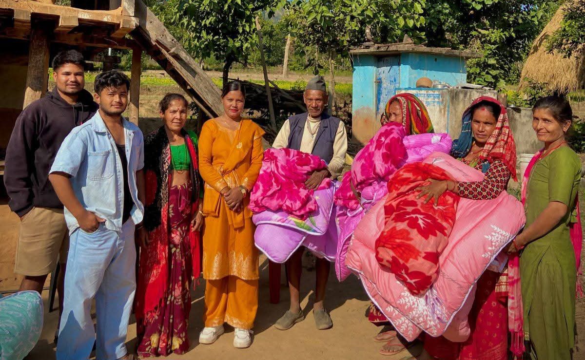 एकीकृत विकास फाउन्डेसनद्वारा विपन्न वर्गलाई न्यानो कपडा वितरण
