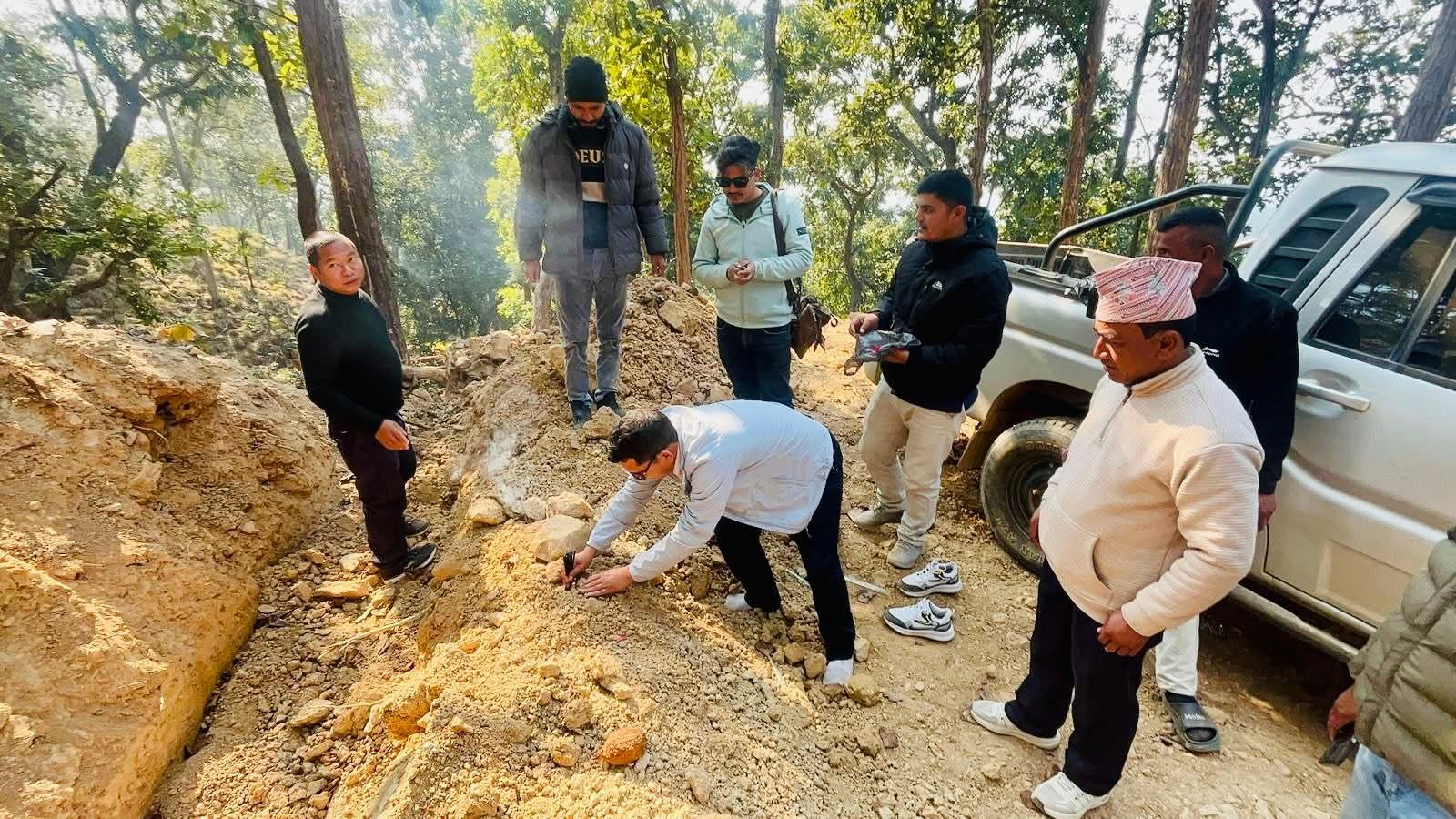 फलेबिसौना-सल्लेरी-बर्जेना हुँदै खिमडि जोड्ने सडक खण्डको शिलान्यास