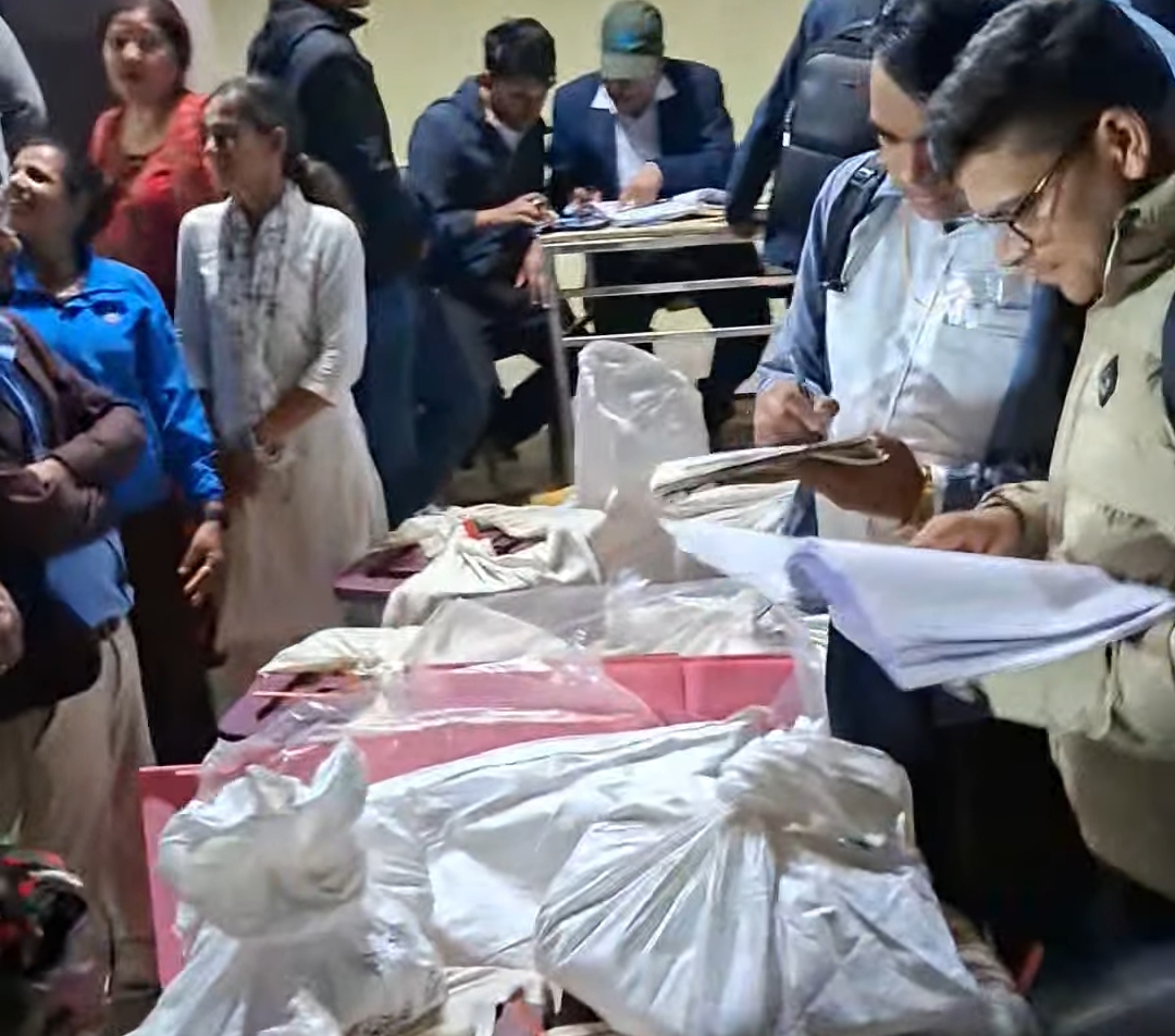 कैलालीमा ५५.३७ प्रतिशत मतदान, मतपेटिका मतगणना स्थलतर्फ