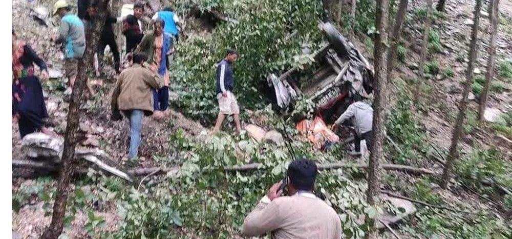 रोल्पामा तीर्थयात्री बोकेको जीप दुर्घटना,१७ जनाको मृत्यु