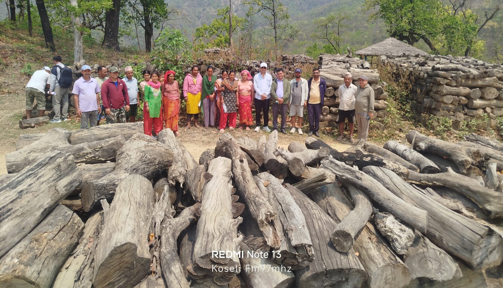 सेती राजमार्ग क्षेत्रमा थन्किएको काठको अनुगमन तथा सार्वजनिक सुनुवाइ सम्पन्न, काठ लिलाममा जोड