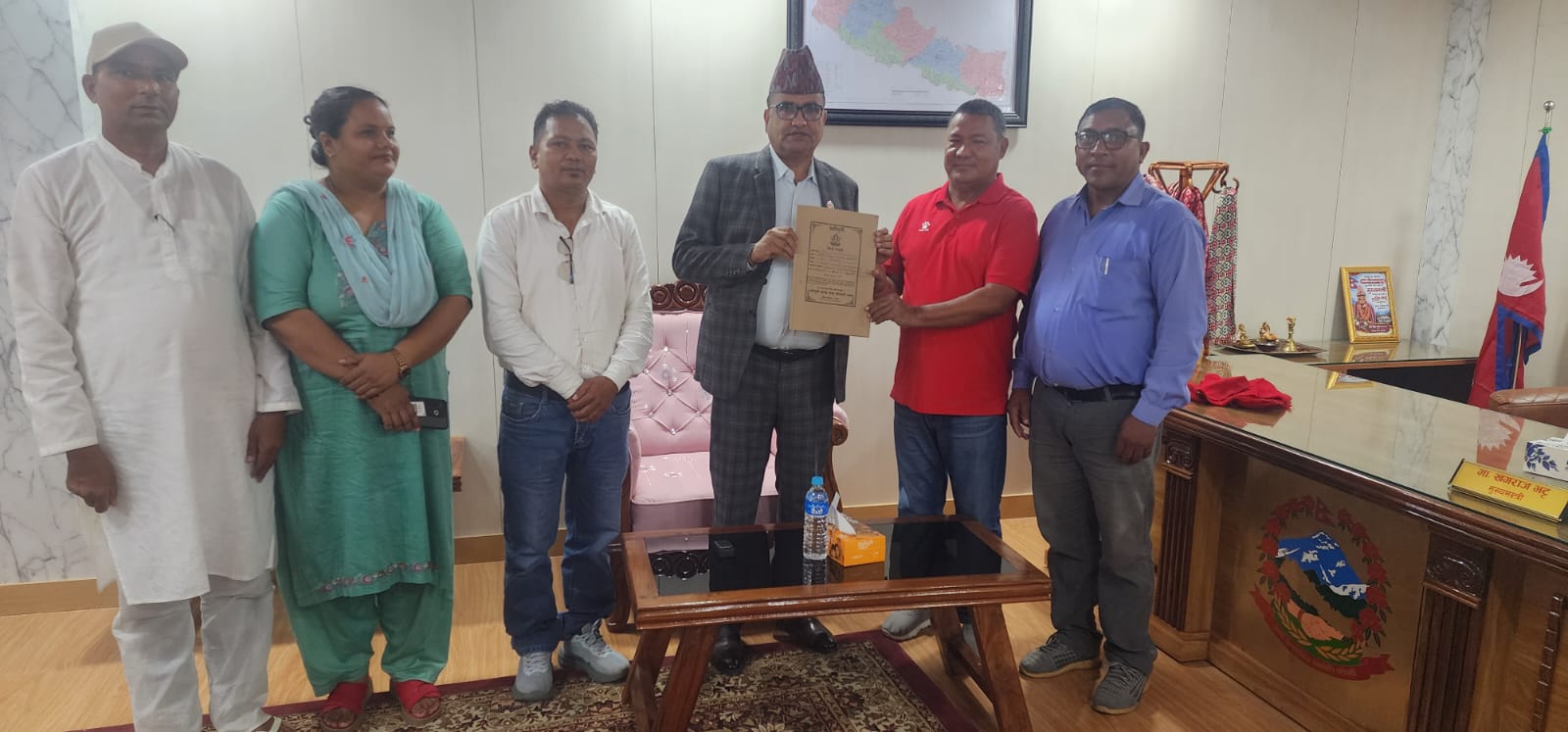 मुख्यमन्त्री भट्टसमक्ष बर्दगोरिया गाउँपालिकाको बजेट मागपत्र पेश