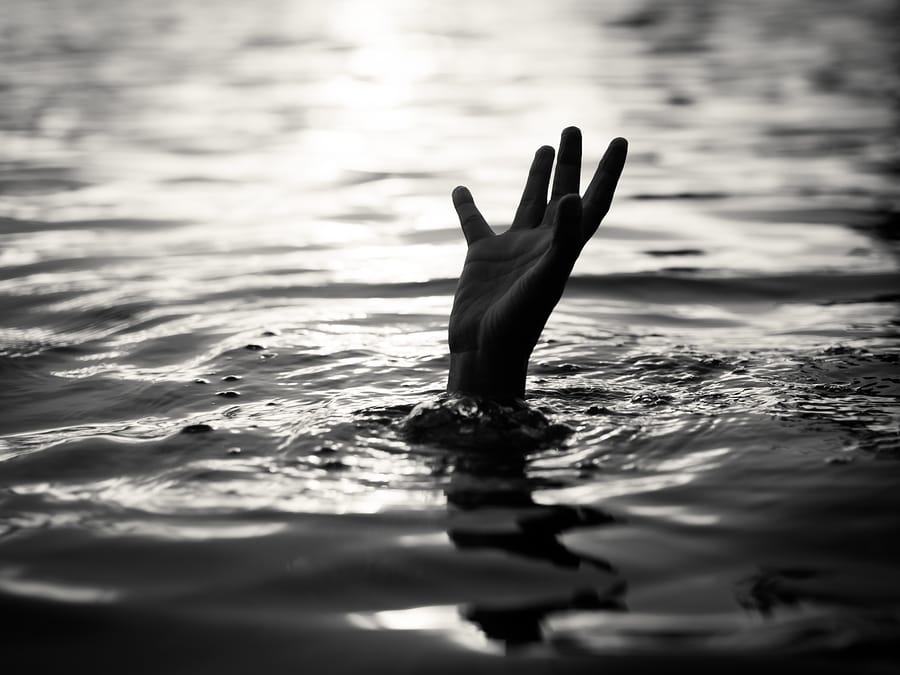 दाहसंस्कार गर्न गएका वृद्ध खोलामा डुबेर बेपत्ता